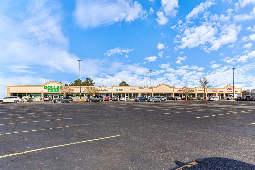670 Lillington Hwy, Spring Lake, NC for lease - Building Photo - Image 1 of 14