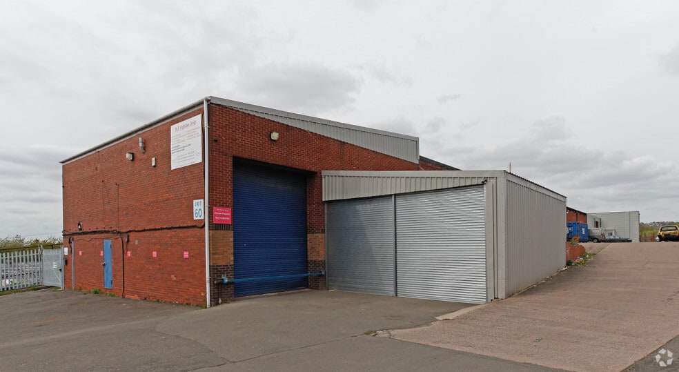 70 Powke Ln, Cradley Heath for sale - Building Photo - Image 2 of 4