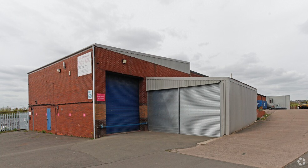 70 Powke Ln, Cradley Heath à louer - Photo du bâtiment - Image 2 de 4