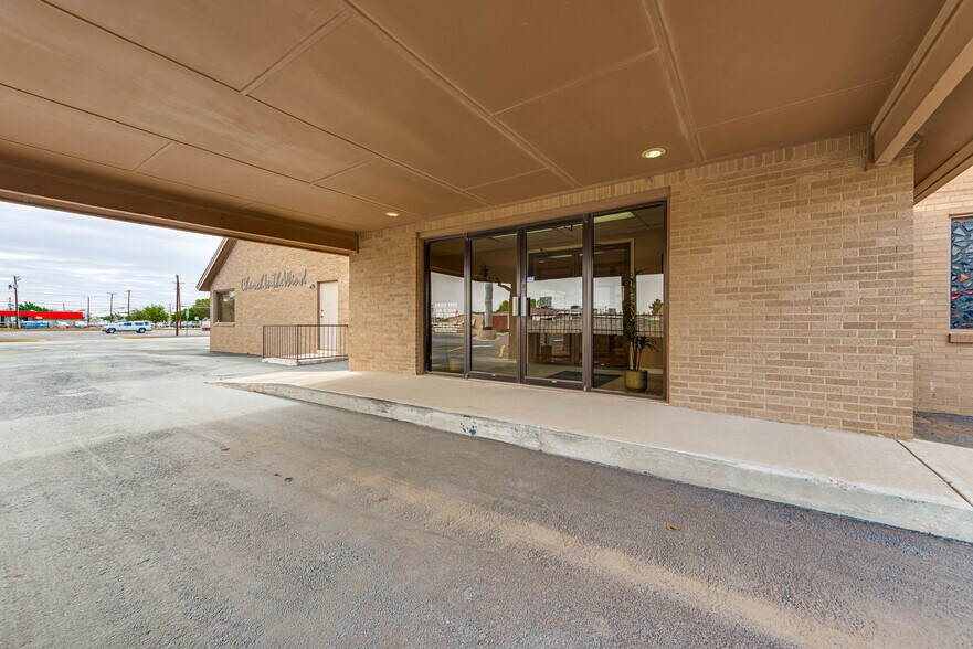 1001 Austin St, Midland, TX à vendre - Photo du bâtiment - Image 2 de 31