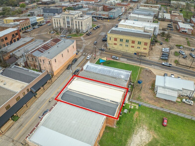 307 E Goliad Ave, Crockett, TX à vendre - Photo du bâtiment - Image 2 de 5