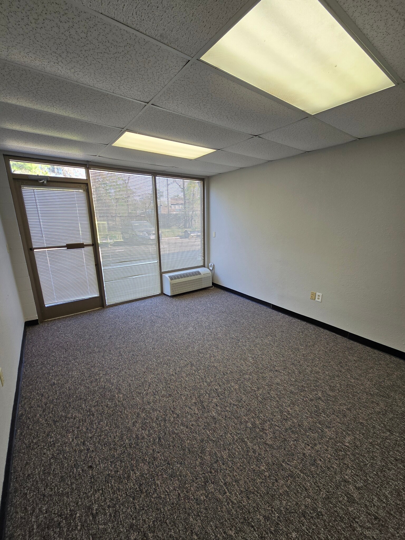 502-880 Kingwood Dr, Humble, TX for lease Interior Photo- Image 1 of 3