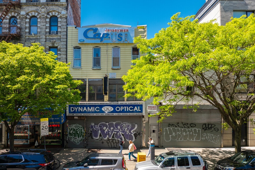 37 & 39 Graham Avenue portfolio of 2 properties for sale on LoopNet.ca - Building Photo - Image 1 of 3
