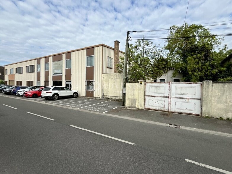 Office in Eragny for sale - Building Photo - Image 1 of 12