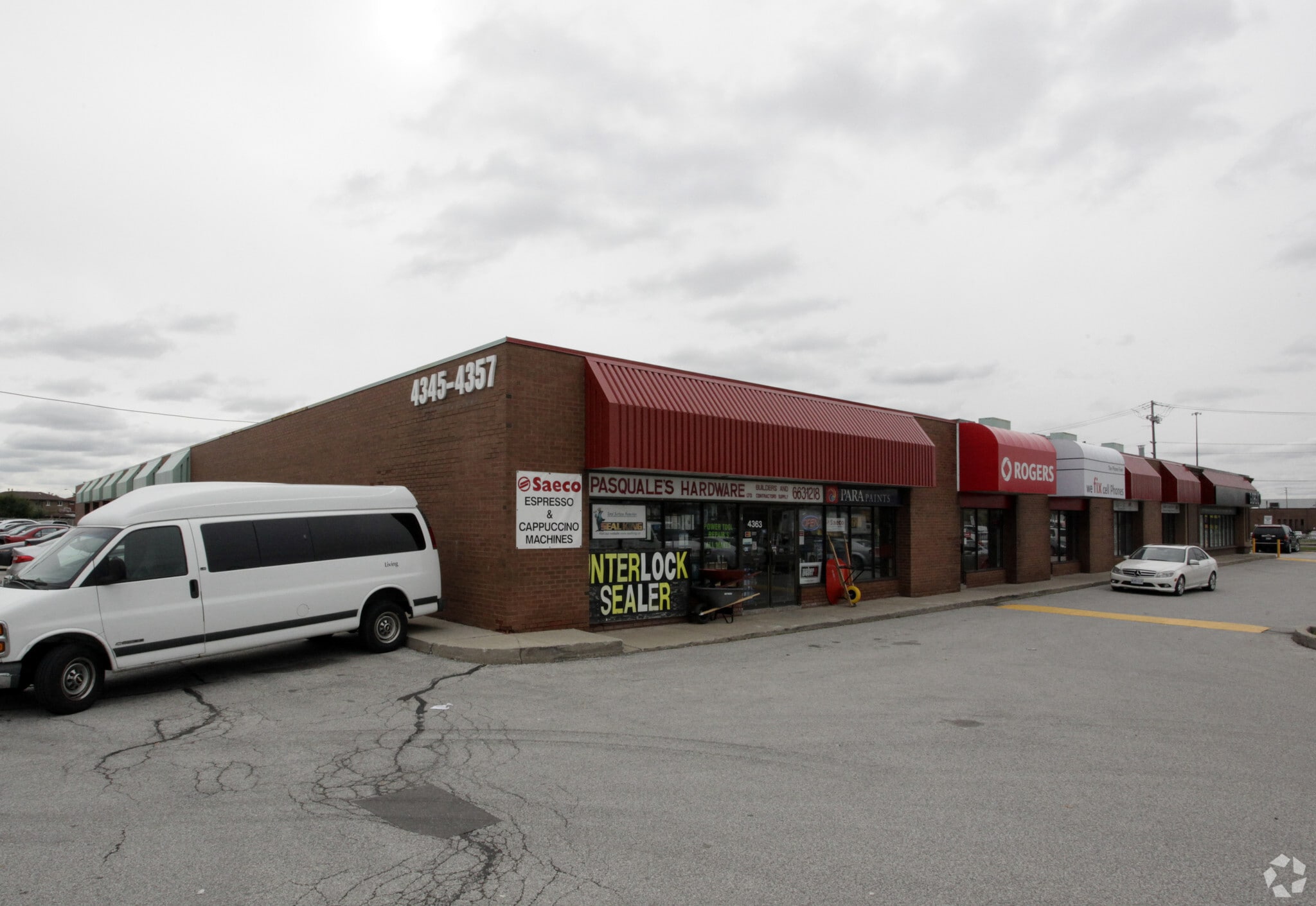 525-529 Norfinch Dr, Toronto, ON for lease Primary Photo- Image 1 of 3