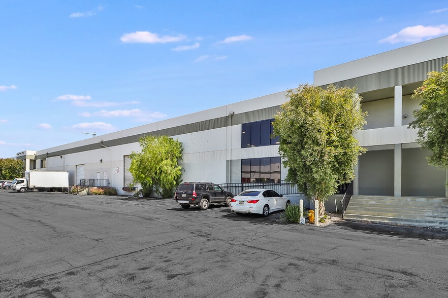 10951 Pendleton St, Sun Valley, CA for lease - Building Photo - Image 2 of 13
