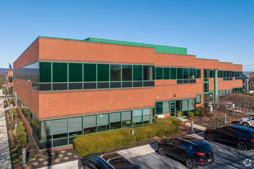100 Corporate Center Dr, Camp Hill, PA for lease - Building Photo - Image 2 of 14