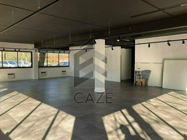 Office in Mérignac for lease - Interior Photo - Image 1 of 2