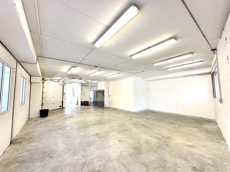Flex in Marseille for lease - Interior Photo - Image 2 of 11