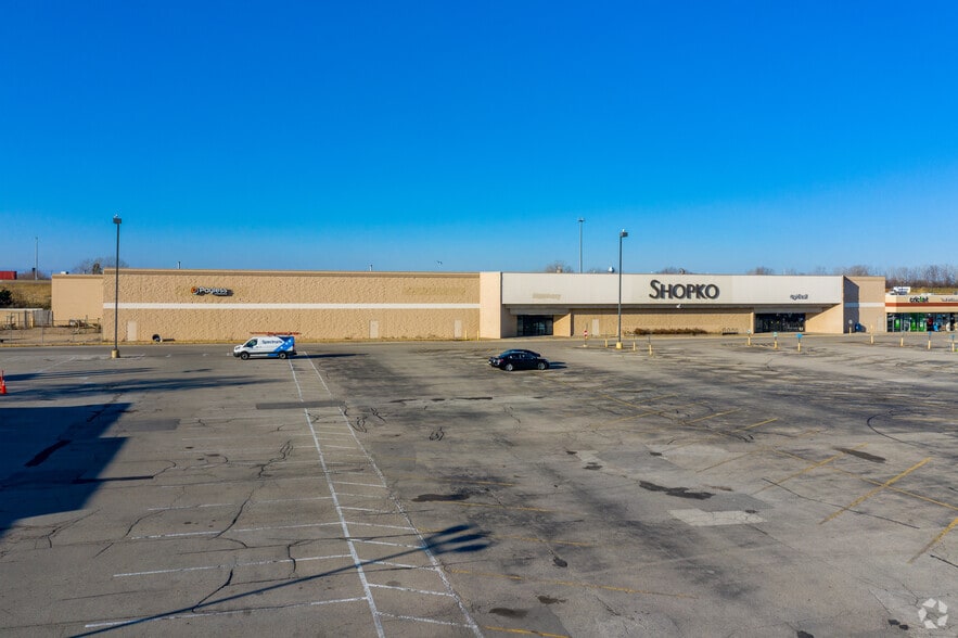 699 S Green Bay Rd, Neenah, WI for lease - Building Photo - Image 3 of 24