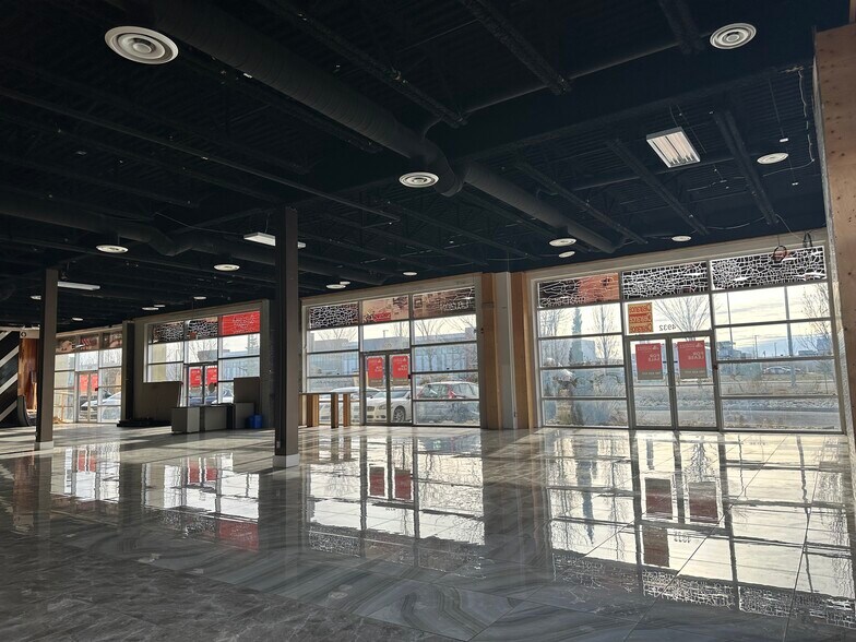 4926 Roper Rd NW, Edmonton, AB à louer - Photo du bâtiment - Image 2 de 7