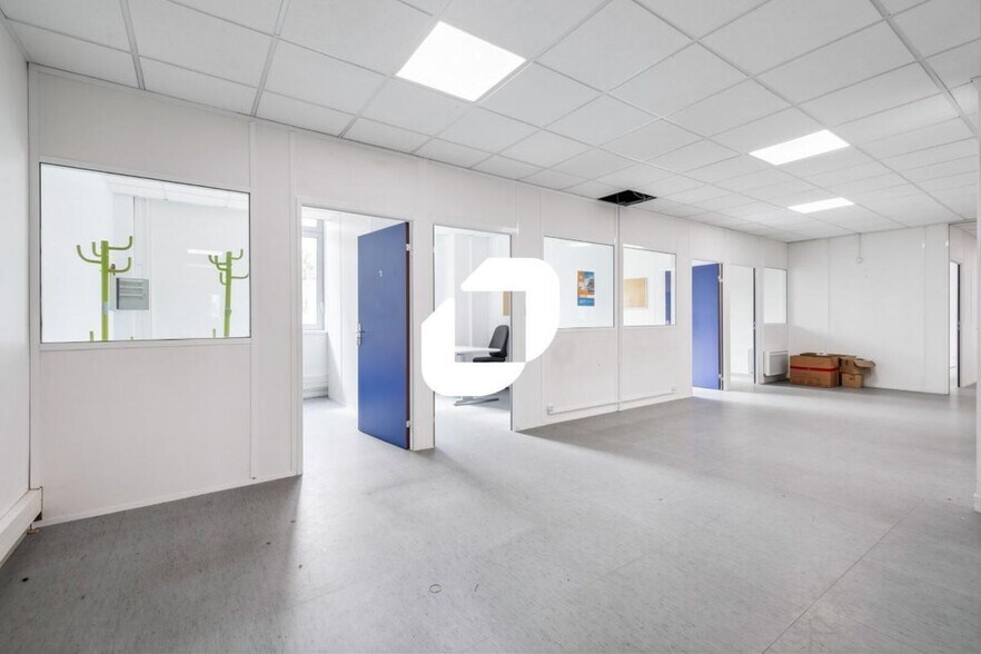 Office in Pantin for lease - Interior Photo - Image 2 of 16