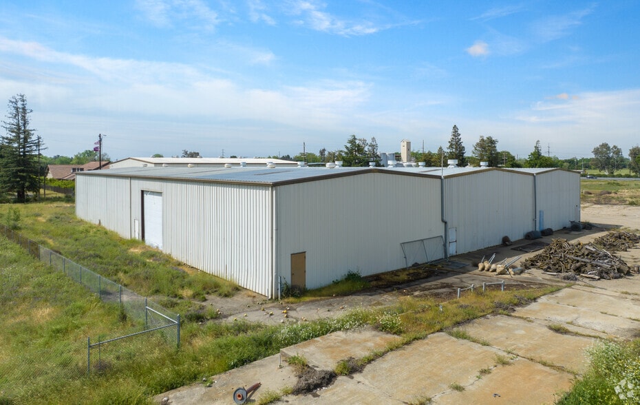 18846 N Highway 99, Acampo, CA à vendre - Photo du bâtiment - Image 2 de 15