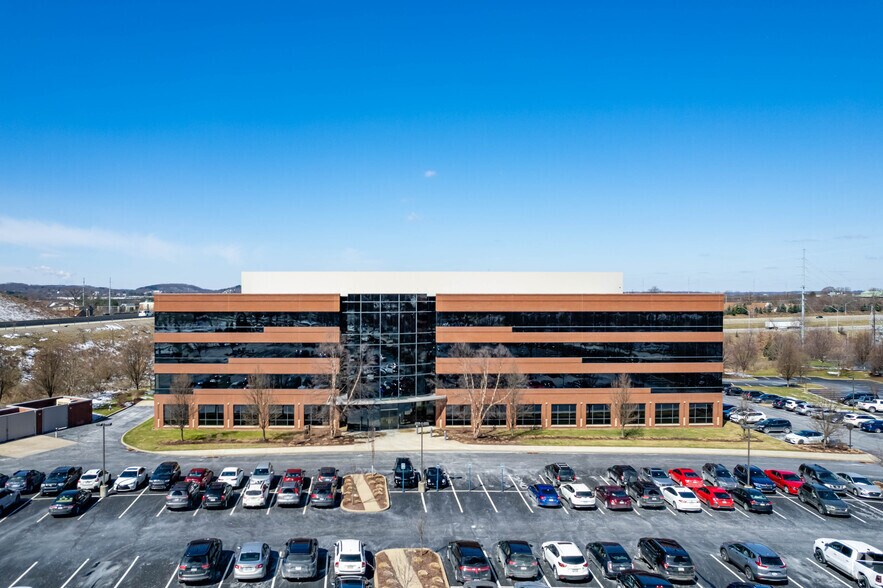 600 Cranberry Woods Dr, Cranberry Township, PA à louer - Photo du bâtiment - Image 2 de 7