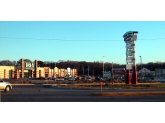 4601 1st Ave SE, Cedar Rapids, IA à louer - Photo du bâtiment - Image 2 de 21