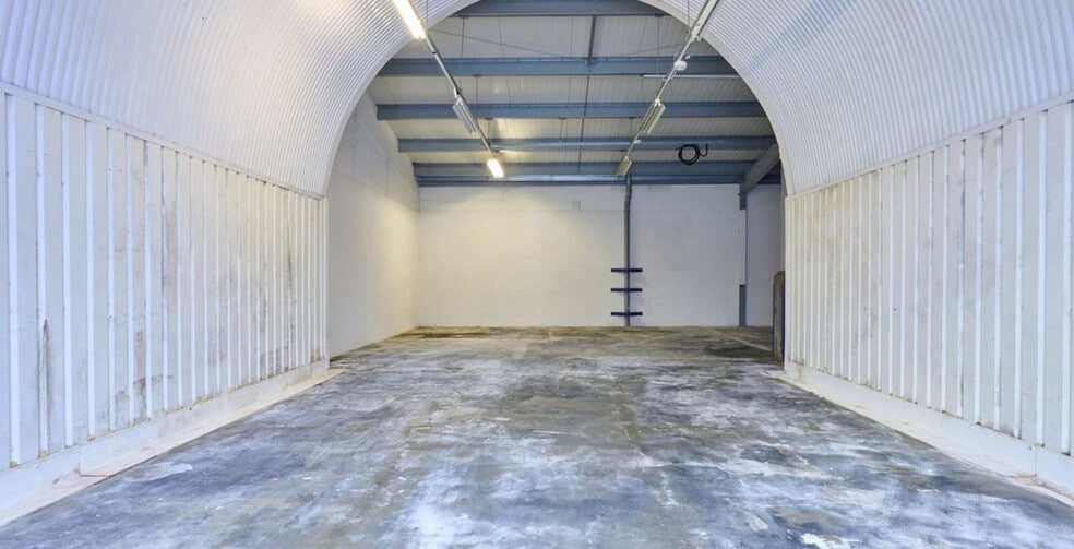 Resolution Way, London for lease - Interior Photo - Image 3 of 6