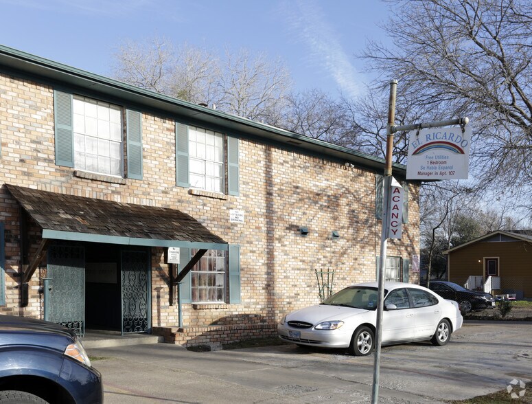 409 E 9th St, Dallas, TX à vendre - Photo du bâtiment - Image 3 de 4