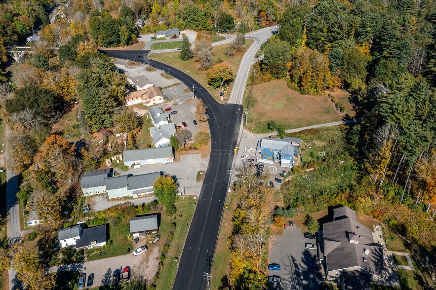 26 Kent Rd S, Cornwall Bridge, CT à vendre - Photo du bâtiment - Image 3 de 6