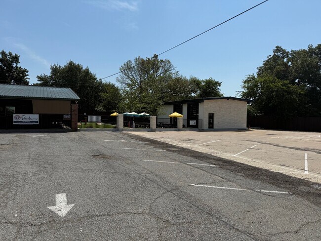 More details for 2111 Texoma Pky, Sherman, TX - Specialty for Sale