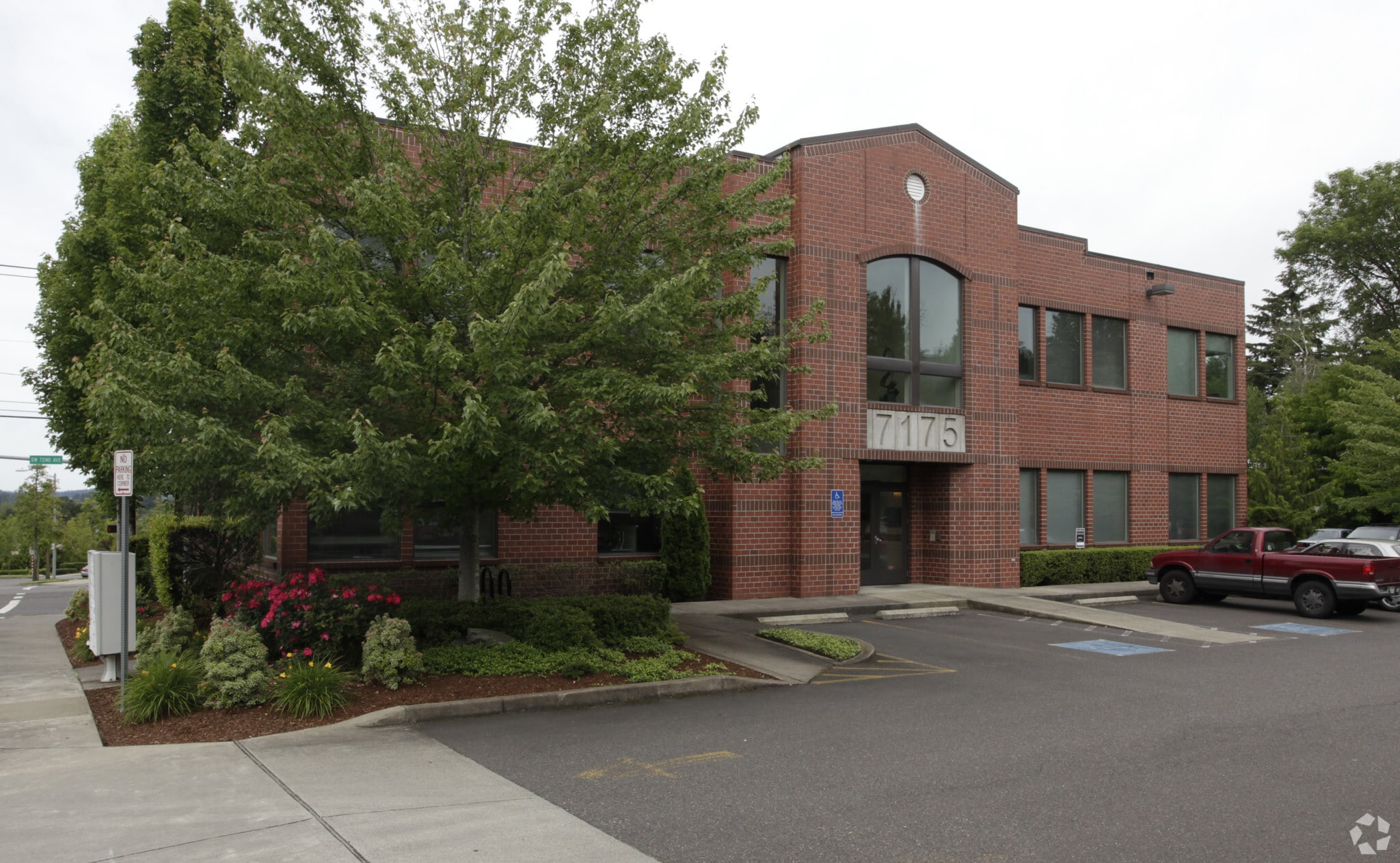 7175 SW Beveland St, Tigard, OR for lease Building Photo- Image 1 of 2