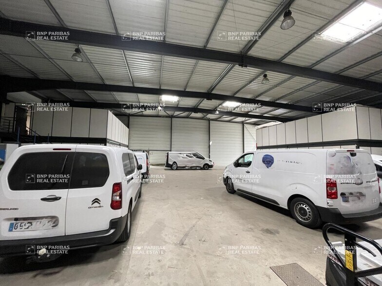 Flex in Eysines for lease - Interior Photo - Image 2 of 5