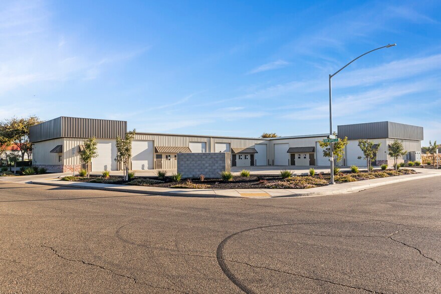 991 Premier Dr, Ceres, CA for lease - Building Photo - Image 2 of 4