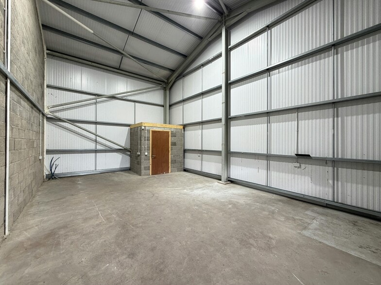 15 Whitehouse Rd, Stirling for lease - Building Photo - Image 3 of 6