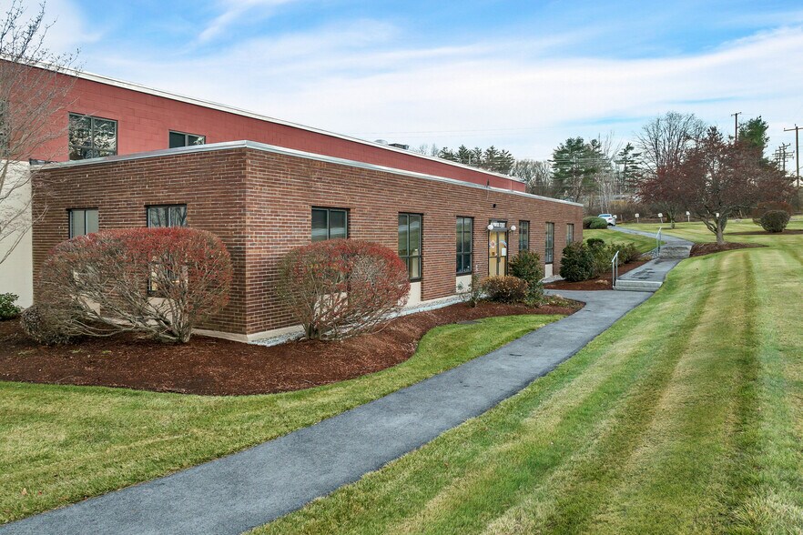 48 Powers St, Milford, NH à vendre - Photo du bâtiment - Image 2 de 67
