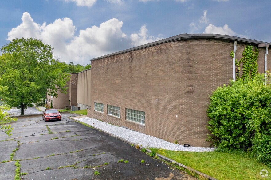 40 Commercial Ave, Middletown, NY à louer - Photo principale - Image 1 de 18