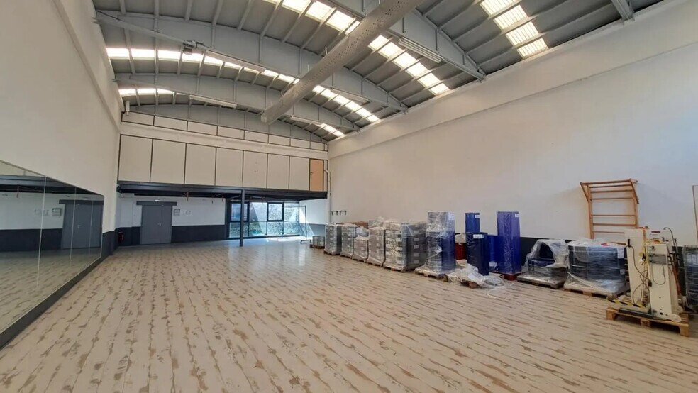 Flex dans Genay à louer - Photo du bâtiment - Image 2 de 4