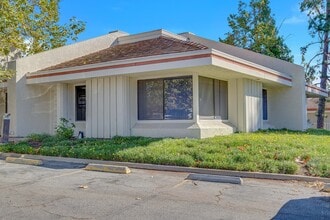 2800 Camino Dos Rios, Thousand Oaks, CA for lease Building Photo- Image 2 of 6