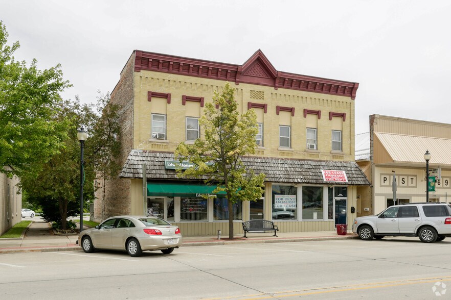 126-130 S Main St, Mayville, WI à louer - Photo du bâtiment - Image 2 de 3