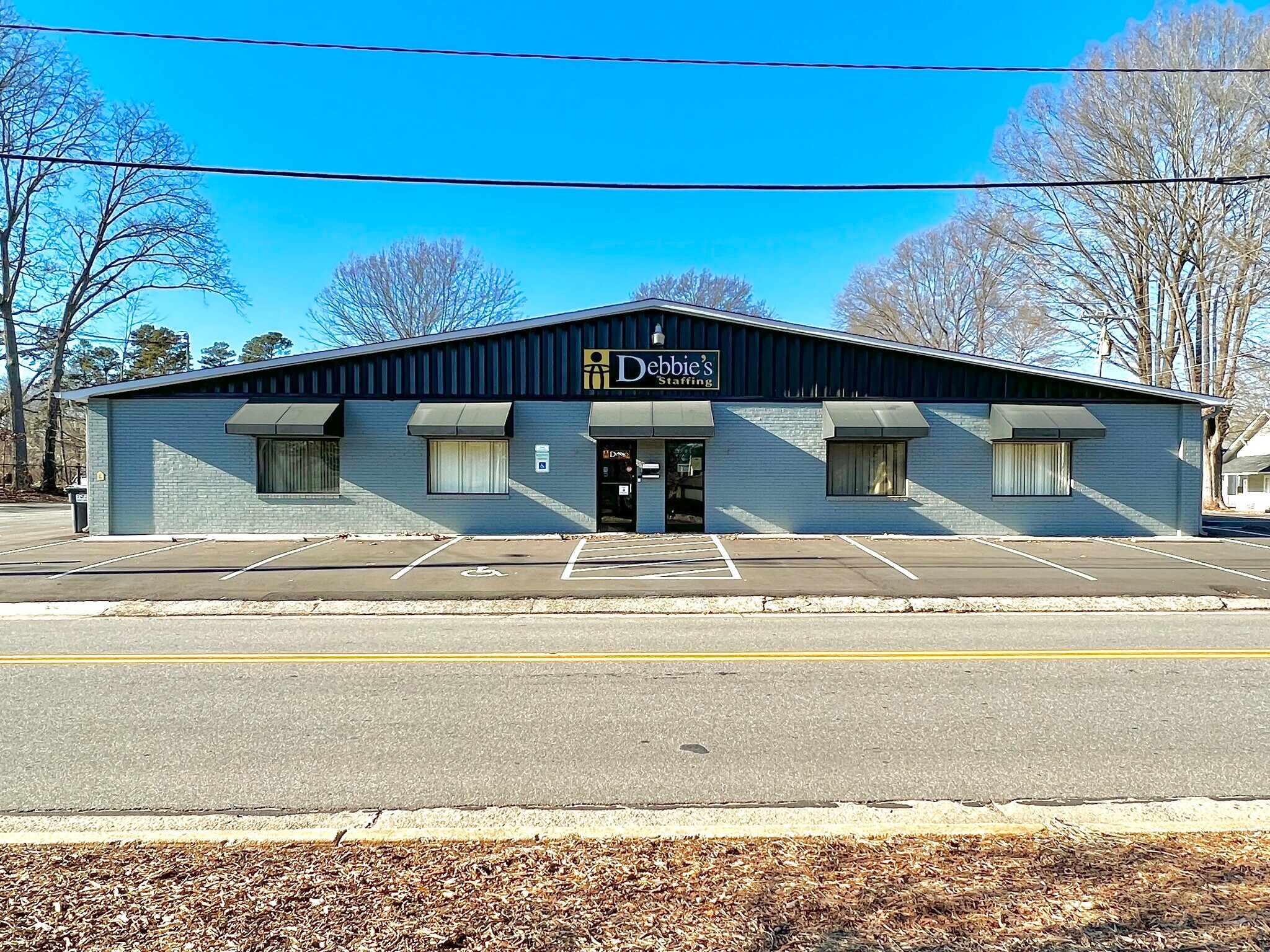 735 S Broad St, Mooresville, NC à louer Photo principale- Image 1 de 19