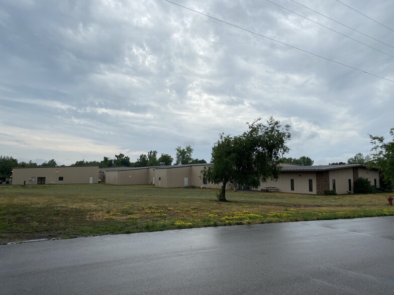 911 Pine St, Saint Croix Falls, WI for sale - Building Photo - Image 1 of 10