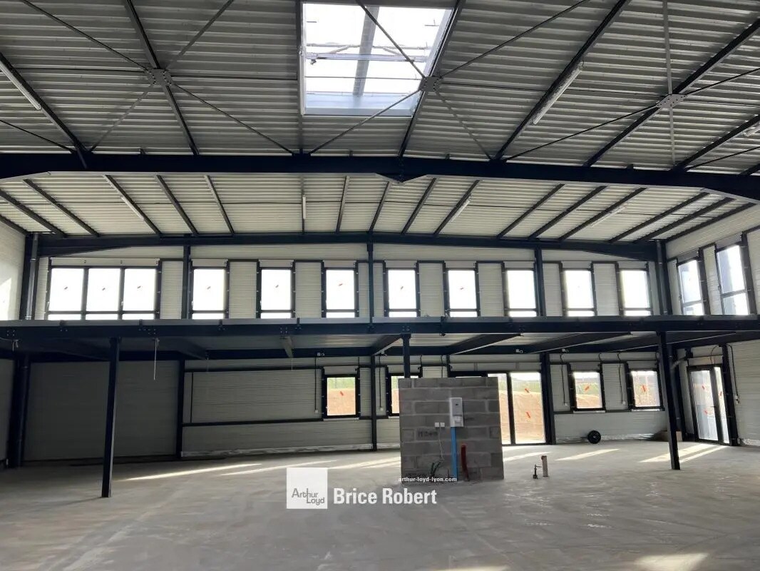 239 rue Michel Girer, 01390 Mionnay, Mionnay for lease Interior Photo- Image 1 of 7