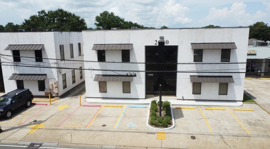 1908-2000 Clearview Pky, Metairie, LA à louer - Photo du bâtiment - Image 2 de 2