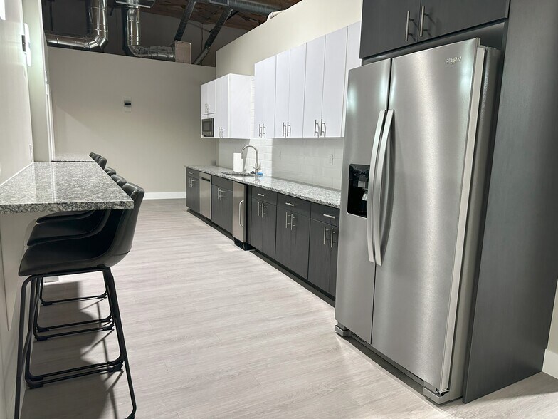 314 E 5th Ave, Owasso, OK à louer - Photo du bâtiment - Image 3 de 7