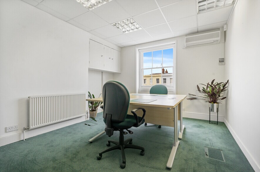 29 Cambray Pl, Cheltenham à louer - Photo du bâtiment - Image 3 de 18