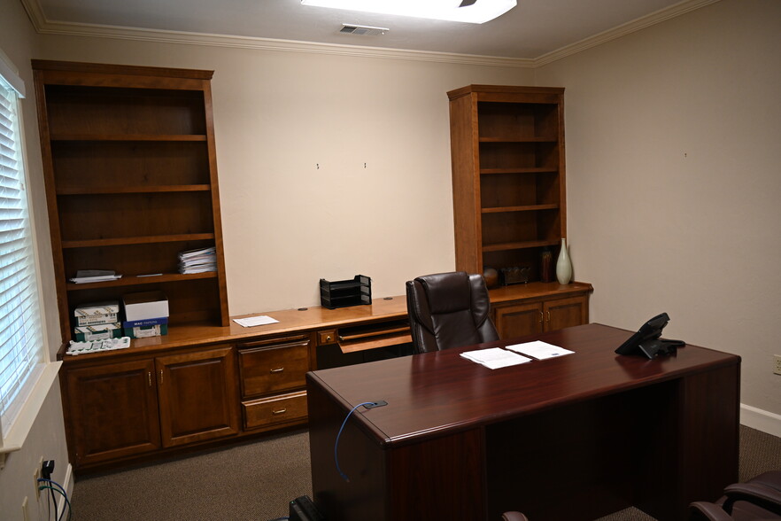 2108 Delta Way, Tallahassee, FL for lease - Interior Photo - Image 2 of 12