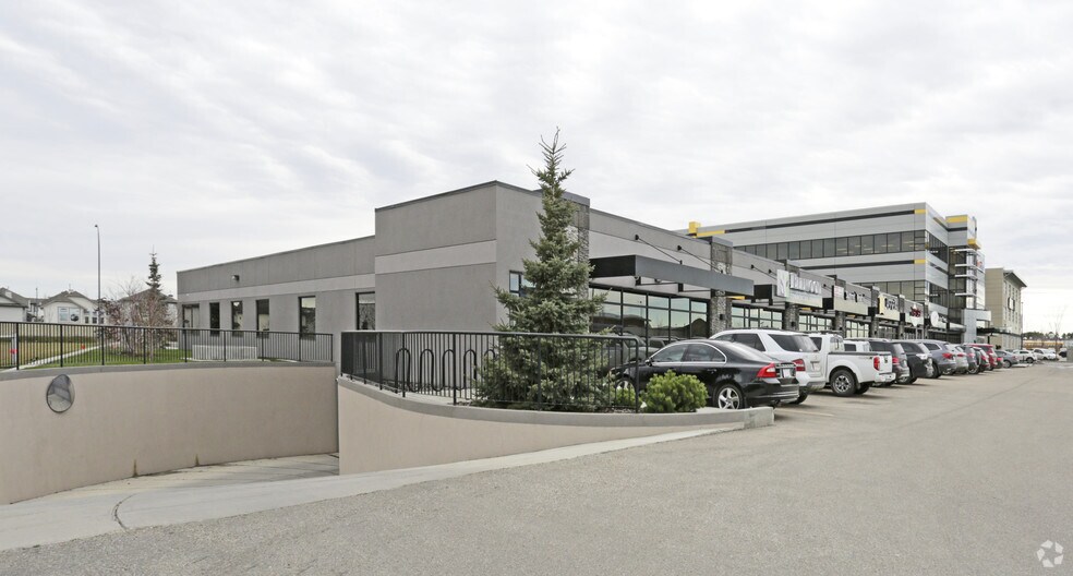2627 Ellwood Dr SW, Edmonton, AB à louer - Photo du bâtiment - Image 2 de 4