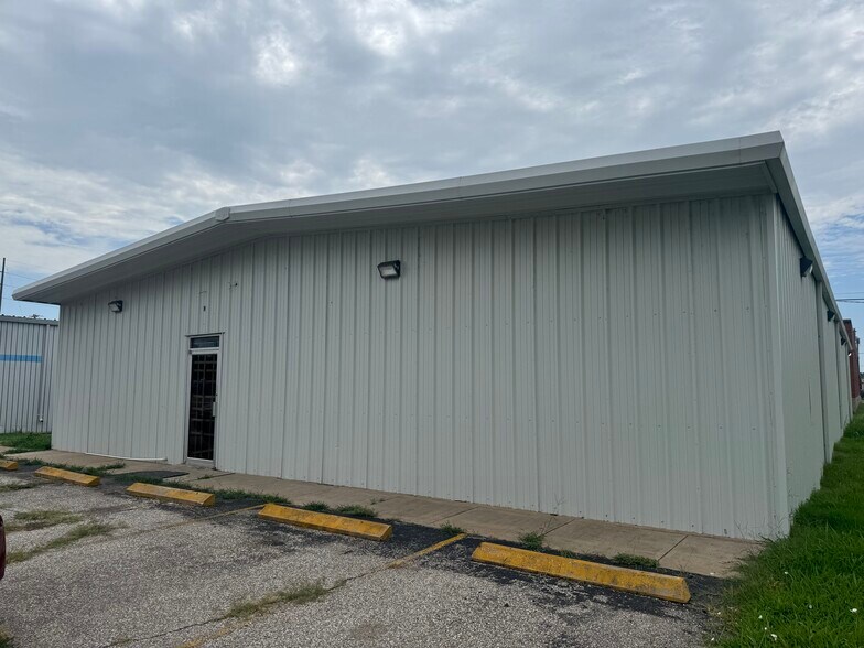 2053 E Wassall St, Wichita, KS à vendre - Photo du bâtiment - Image 2 de 4