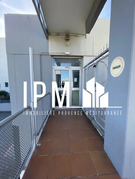 Commerce de détail dans Aix-en-Provence à louer - Photo du bâtiment - Image 3 de 6