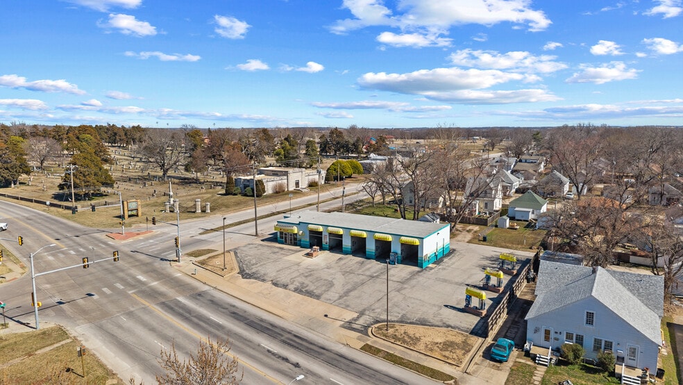 1228 N Pennsylvania Ave, Independence, KS for sale - Primary Photo - Image 1 of 1