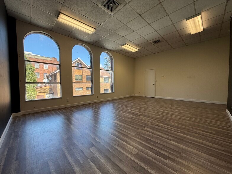 66 Broad St, Stamford, CT à louer - Photo du bâtiment - Image 3 de 11