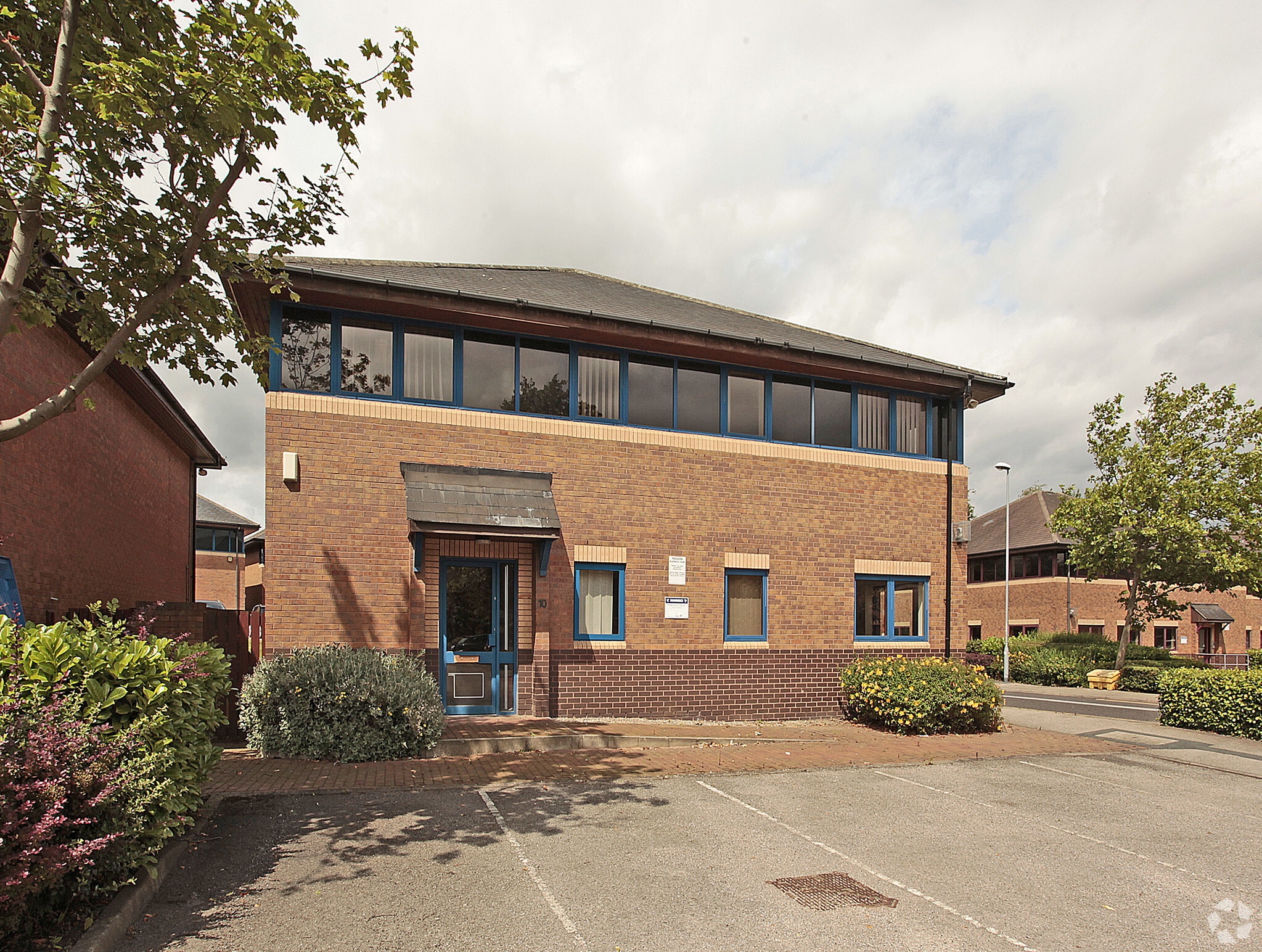 10-11 Royds Hall Rd, Leeds for lease Building Photo- Image 1 of 6
