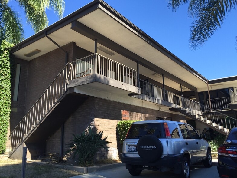 686-698 W Foothill Blvd, Monrovia, CA for lease - Building Photo - Image 3 of 8