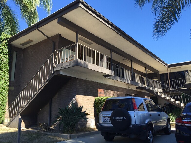 686-698 W Foothill Blvd, Monrovia, CA à louer - Photo du bâtiment - Image 3 de 8