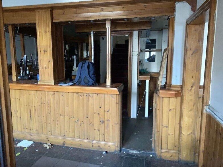 49 Briton Ferry Rd, Neath à vendre - Photo du bâtiment - Image 3 de 21