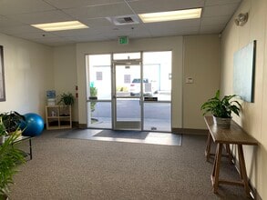 143 Spring Hill Dr, Grass Valley, CA for lease Interior Photo- Image 2 of 14