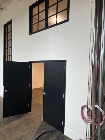 426 Metacom Ave, Warren, RI for lease - Interior Photo - Image 2 of 14